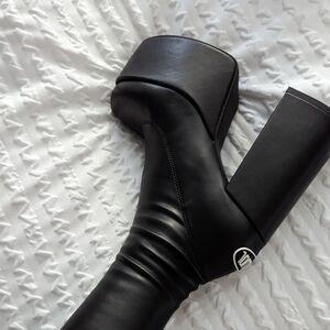 Nokwol Black Platform Boots Size 6